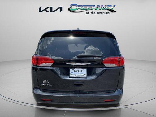 2022 Chrysler Voyager LX
