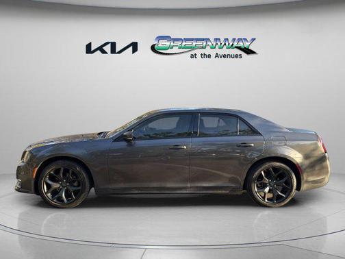 2022 Chrysler 300 Touring