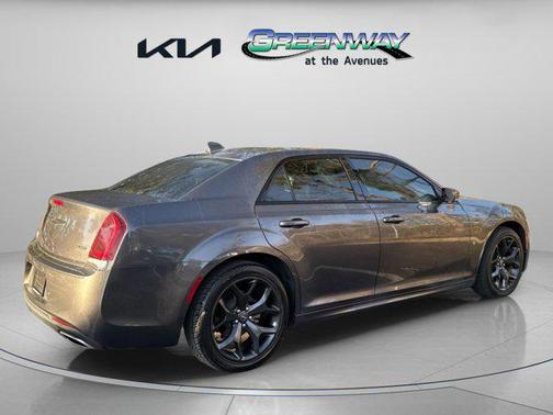 2022 Chrysler 300 Touring
