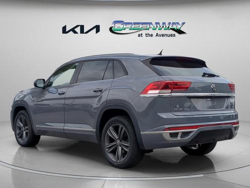Pure Gray 2021 Volkswagen Atlas Cross Sport 3.6L V6 SE w/Technology R-Line
