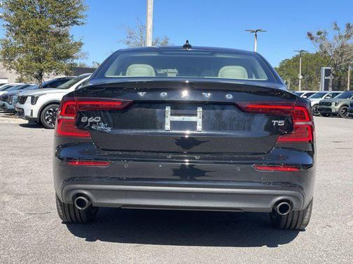 2021 Volvo S60 T5 Momentum