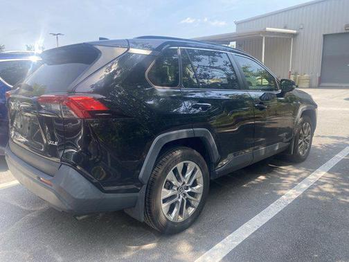 2020 Toyota RAV4 XLE Premium