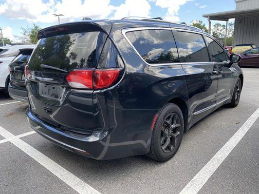 2017 Chrysler Pacifica Touring-L