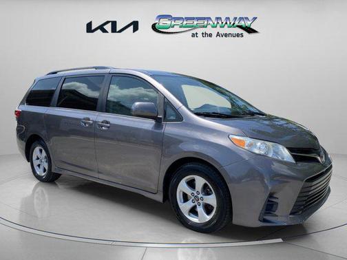 2018 Toyota Sienna LE