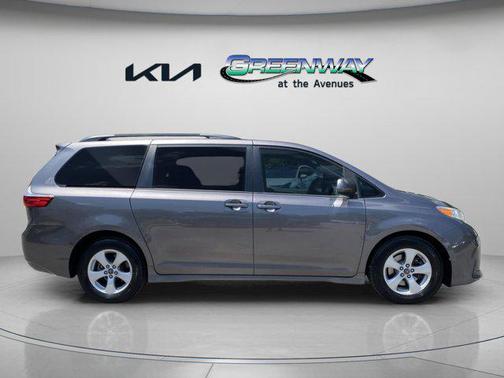 2018 Toyota Sienna LE