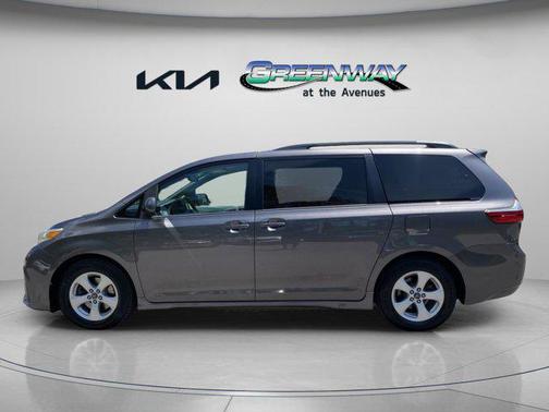 2018 Toyota Sienna LE
