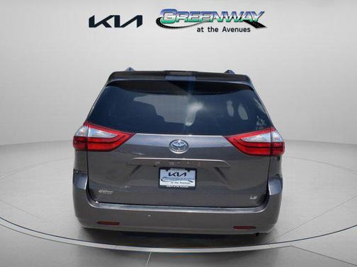 2018 Toyota Sienna LE