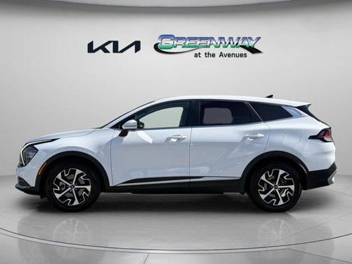 Glacial White Pearl 2024 Kia Sportage EX