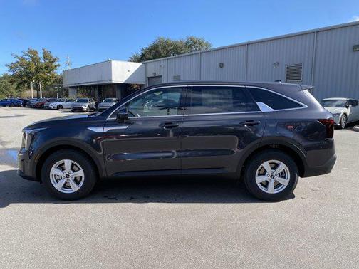 2025 Kia Sorento LX