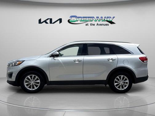 Sparkling Silver 2018 Kia Sorento LX