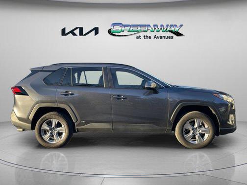 2022 Toyota RAV4 Hybrid XLE