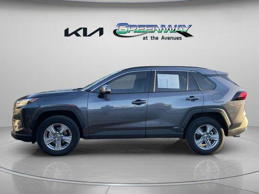 2022 Toyota RAV4 Hybrid XLE