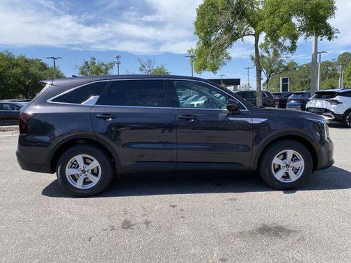 2025 Kia Sorento LX