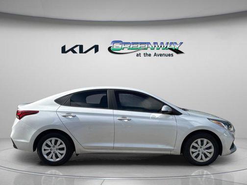 2022 Hyundai Accent SE