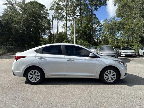 2022 Hyundai Accent SE