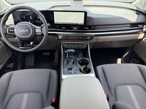 Snow White Pearl 2026 Kia Carnival LX