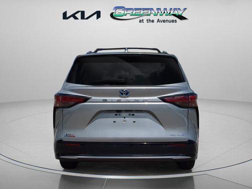 2025 Toyota Sienna Platinum