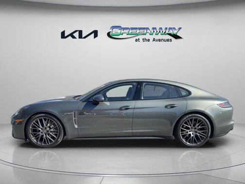2022 Porsche Panamera Platinum Edition