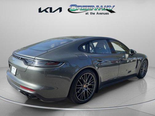 2022 Porsche Panamera Platinum Edition