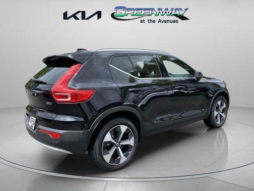 2024 Volvo XC40 B5 Plus Bright Theme