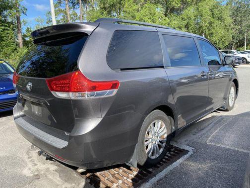 2013 Toyota Sienna XLE