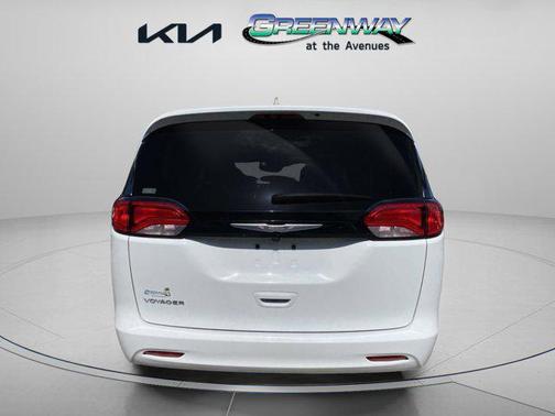 2023 Chrysler Voyager LX