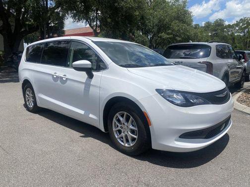 2023 Chrysler Voyager LX