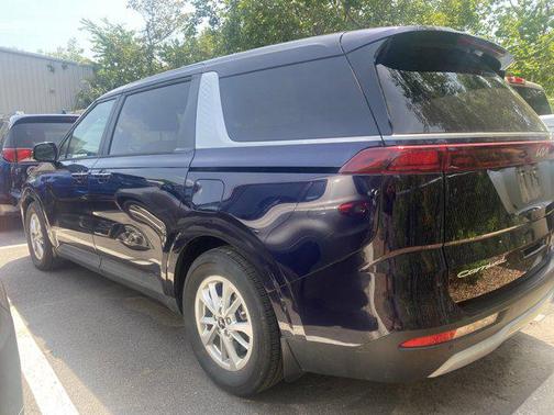 2022 Kia Carnival LX