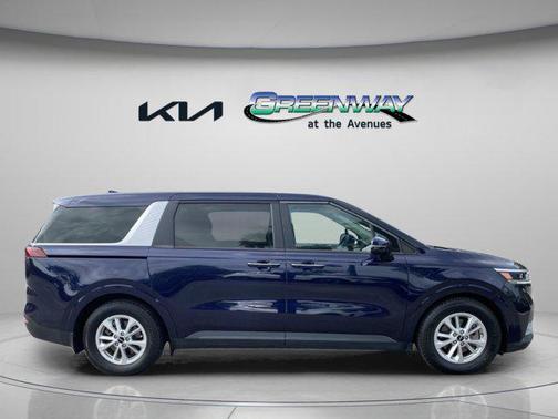 2022 Kia Carnival LX