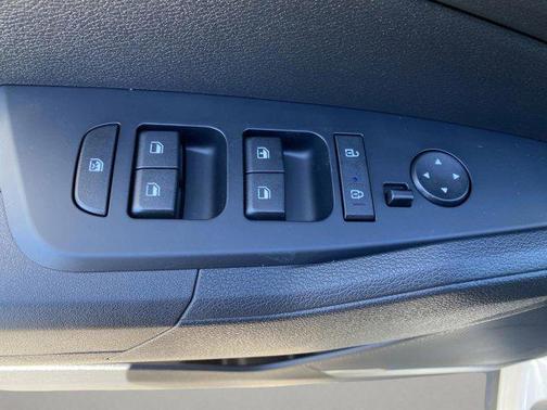 2025 Kia Sportage Hybrid LX