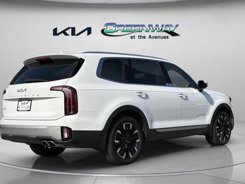 Glacial White Pearl 2023 Kia Telluride SX
