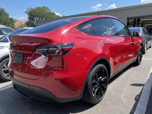 2022 Tesla Model Y Long Range Dual Motor All-Wheel Drive