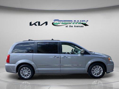 2015 Chrysler Town & Country Touring-L