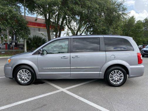 2015 Chrysler Town & Country Touring-L