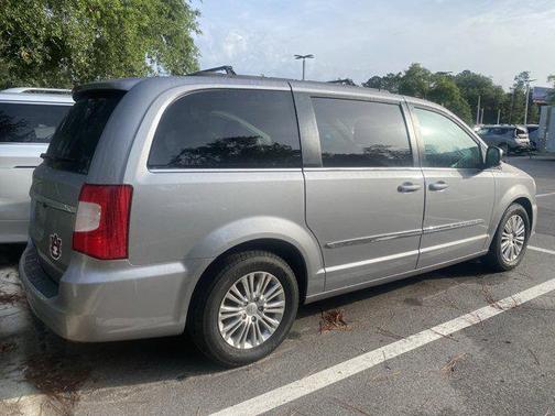 2015 Chrysler Town & Country Touring-L