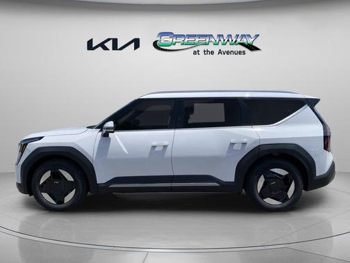 Glacial White Pearl 2026 Kia EV9 Wind