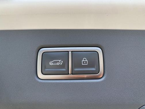 Glacial White Pearl 2026 Kia EV9 Wind