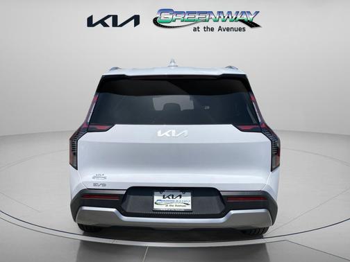Glacial White Pearl 2026 Kia EV9 Wind