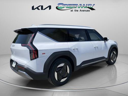Glacial White Pearl 2026 Kia EV9 Wind