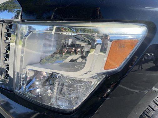 2018 Nissan Titan SV