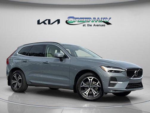 2022 Volvo XC60 B5 Momentum