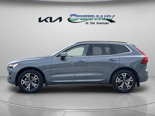 2022 Volvo XC60 B5 Momentum