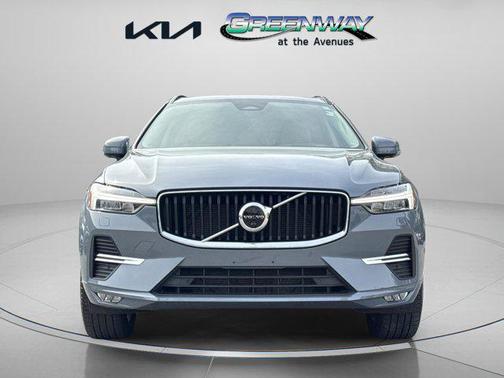 2022 Volvo XC60 B5 Momentum
