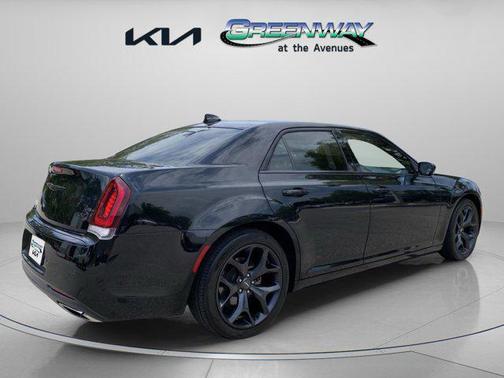 2021 Chrysler 300 S