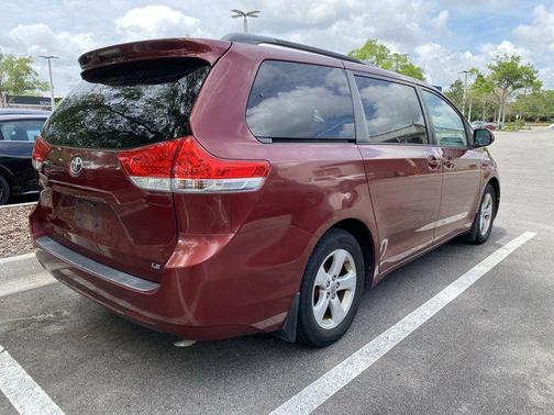 2014 Toyota Sienna LE