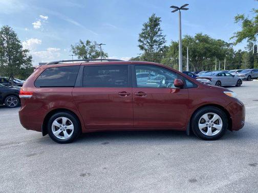 2014 Toyota Sienna LE