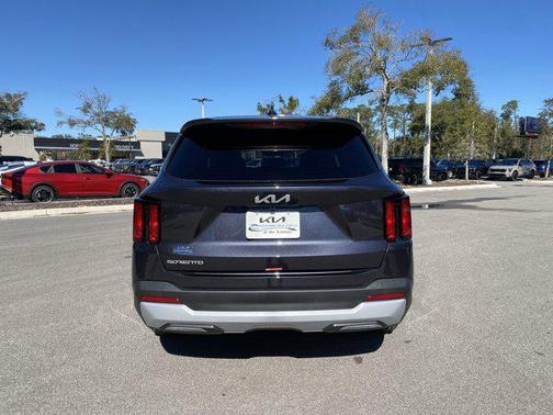 2025 Kia Sorento LX