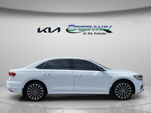 2022 Volkswagen Passat 2.0T Limited Edition