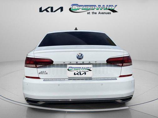 2022 Volkswagen Passat 2.0T Limited Edition