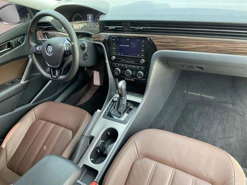 2022 Volkswagen Passat 2.0T Limited Edition